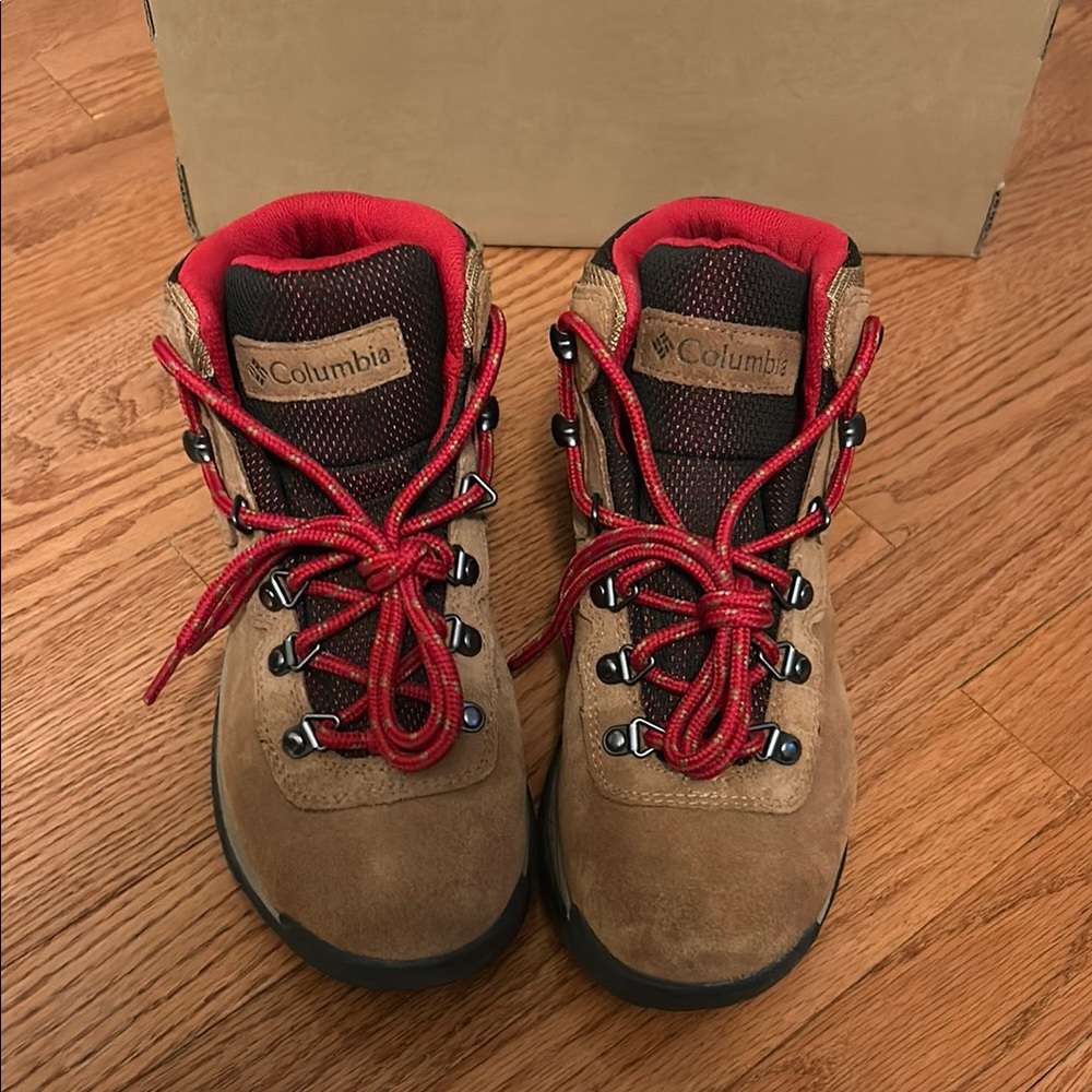 Columbia Hiking Boots. 6.5 women’s. Chestnut